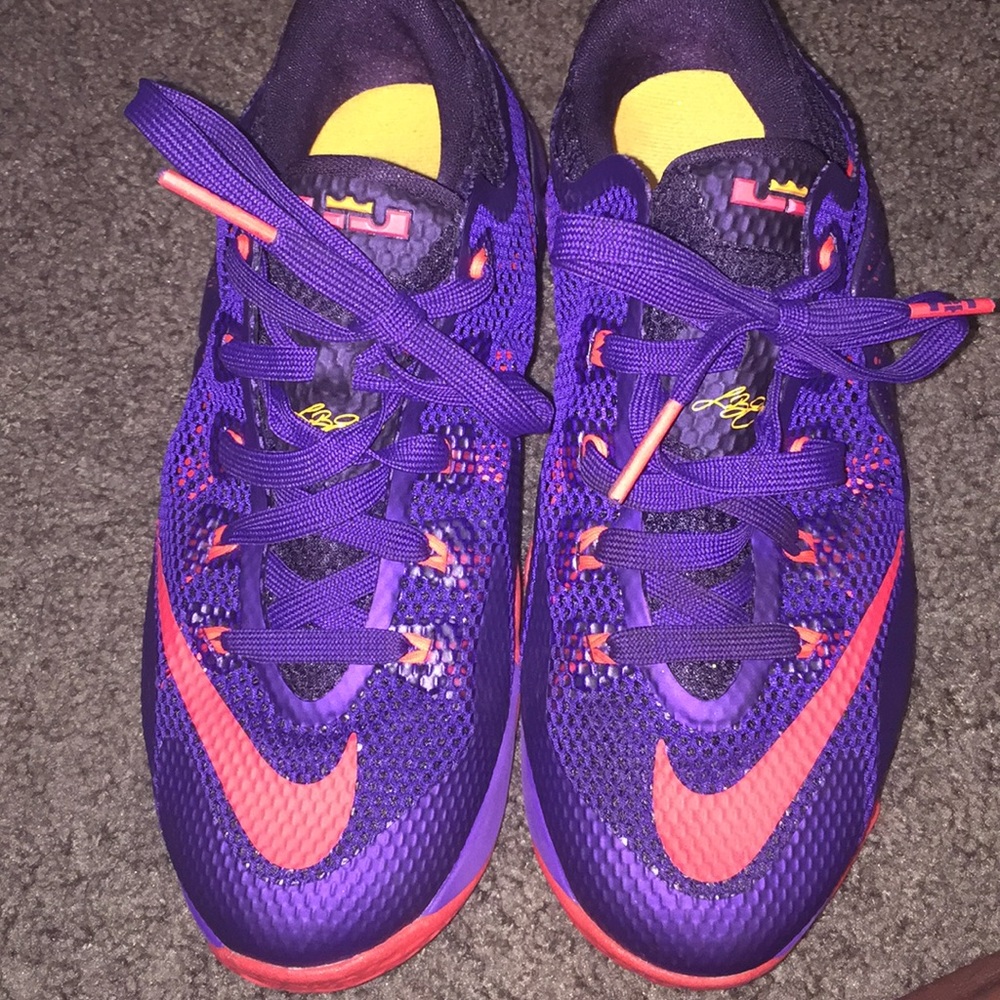 LeBron James Tennis shoes
